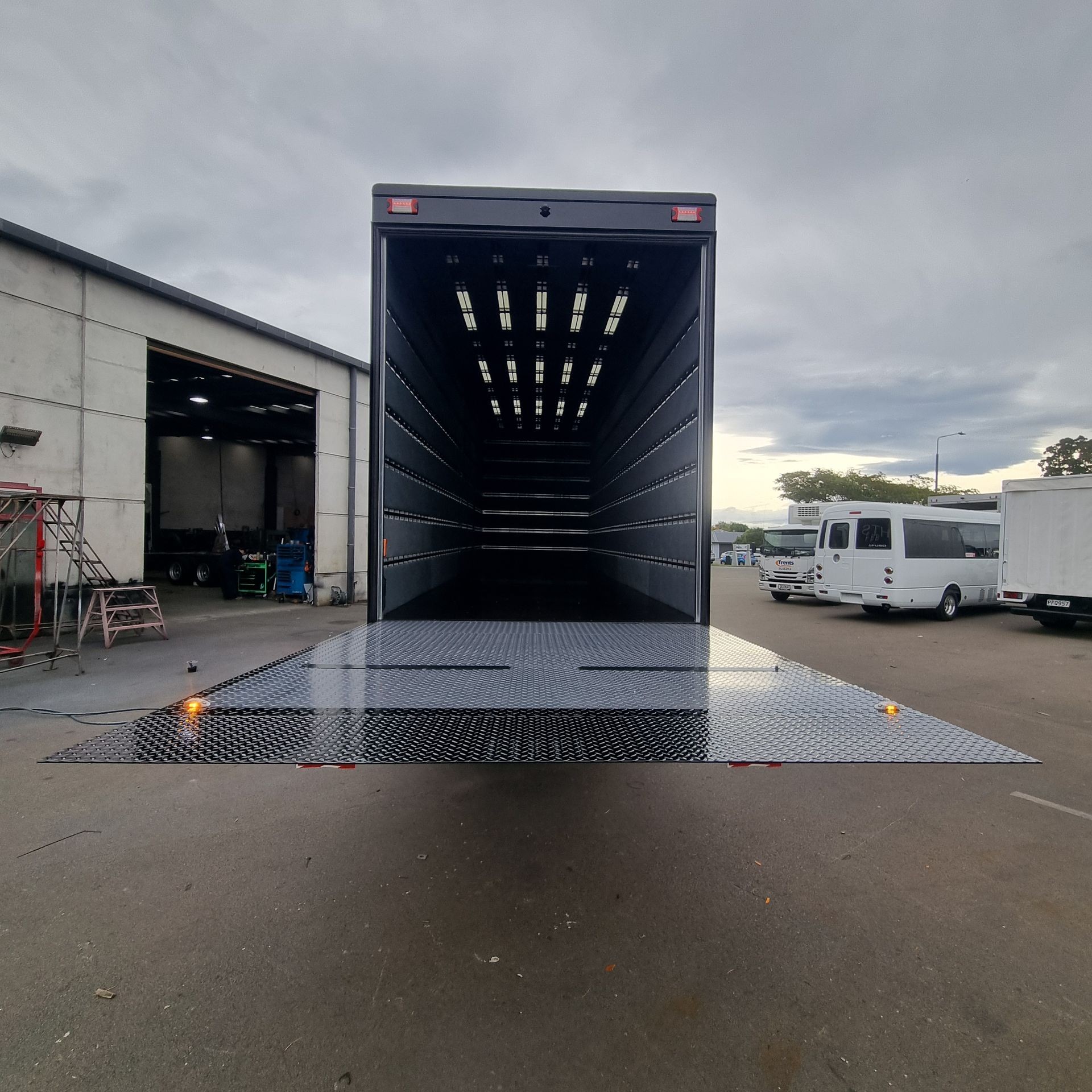 Tail lifts 